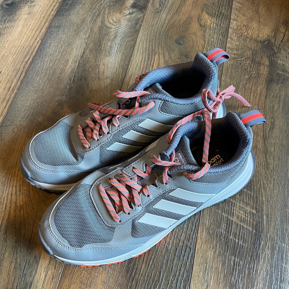 Mens size 8 Adidas Tennis Shoes